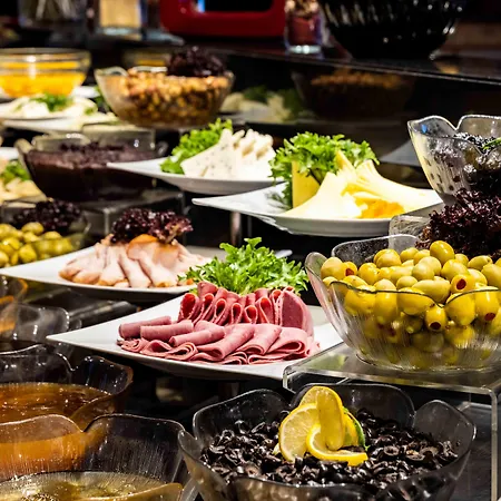 מלון Atatuerk Thermal & Convention Center 5*